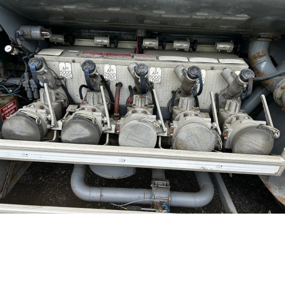 2006 VOLVO FM-300 in Tank Rigid Vehicles