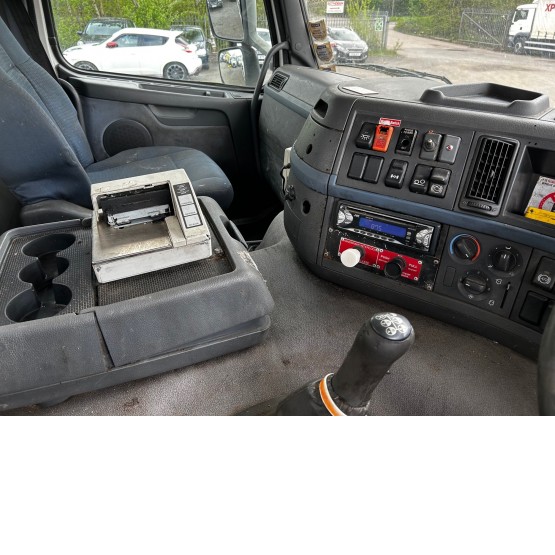 2006 VOLVO FM-300 in Tank Rigid Vehicles