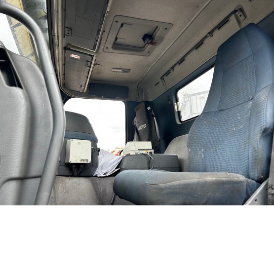 2006 VOLVO FM-300 in Tank Rigid Vehicles