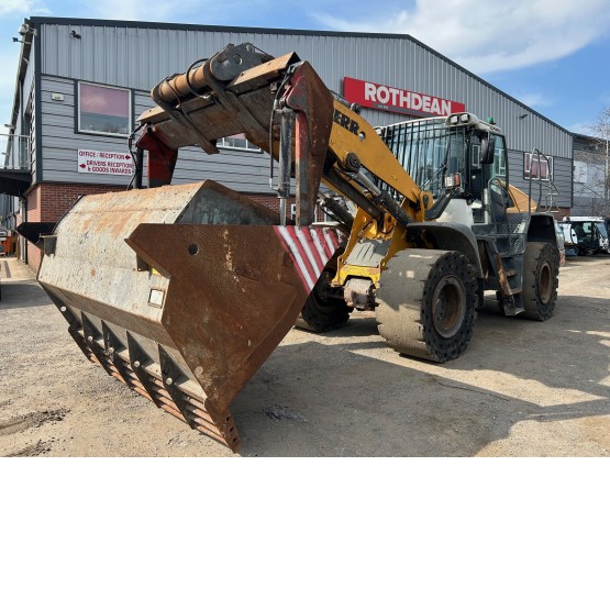 2015 LIEBHERR L550 in Loaders