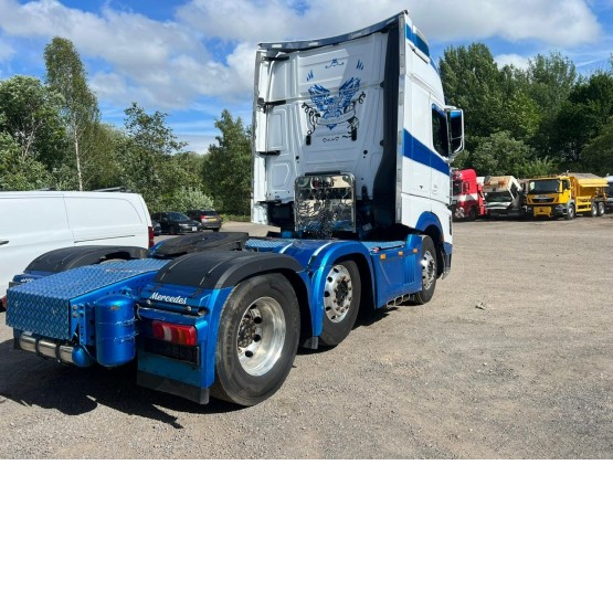2015 MERCEDES ACTROS 2548 in 6x2 Tractor Units