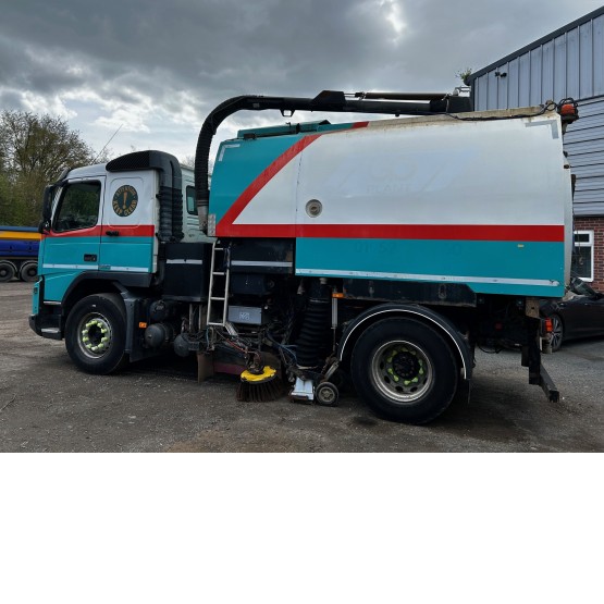 2013 VOLVO FMX380 ROAD SWEEPER in Truck Mounted Sweepers