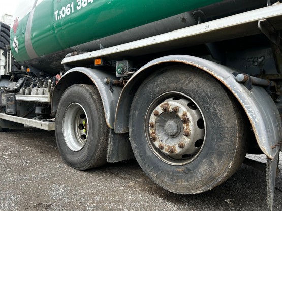 2006 VOLVO FM-300 in Tank Rigid Vehicles