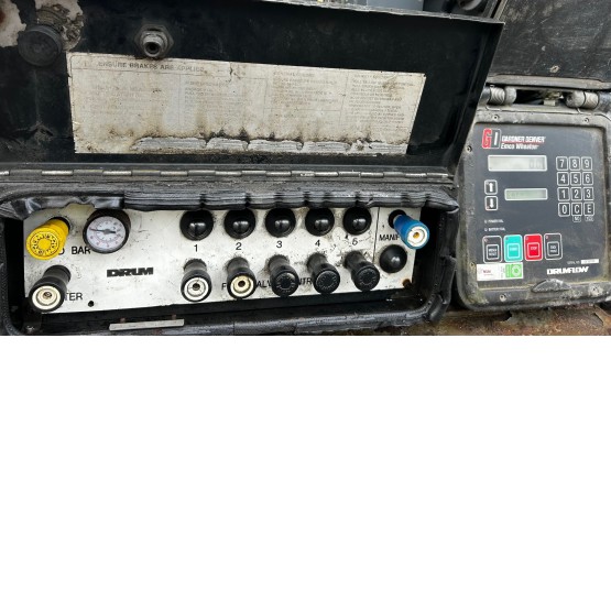 2006 VOLVO FM-300 in Tank Rigid Vehicles