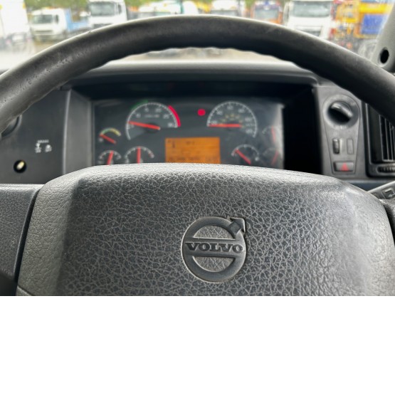 2006 VOLVO FM-300 in Tank Rigid Vehicles
