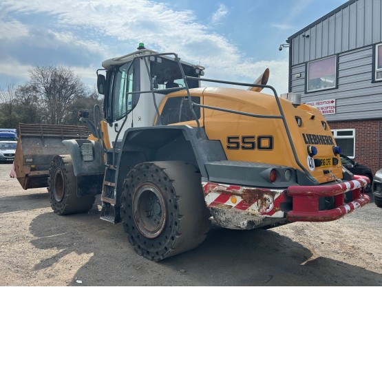 2015 LIEBHERR L550 in Loaders