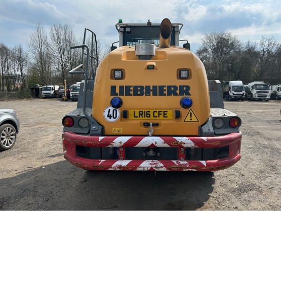 2015 LIEBHERR L550 in Loaders