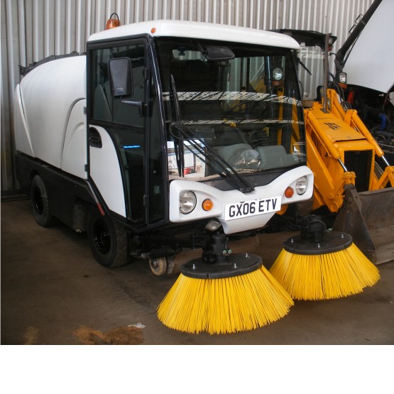 2006 JOHNSTON COMPACT 50 ROAD SWEEPER in Compact Sweepers