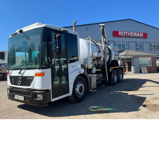 2009 MERCEDES ECONIC 2629 BLUETEC 5 in Gulley Suckers and Jetters