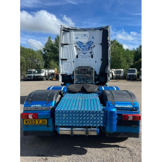 2015 MERCEDES ACTROS 2548 in 6x2 Tractor Units