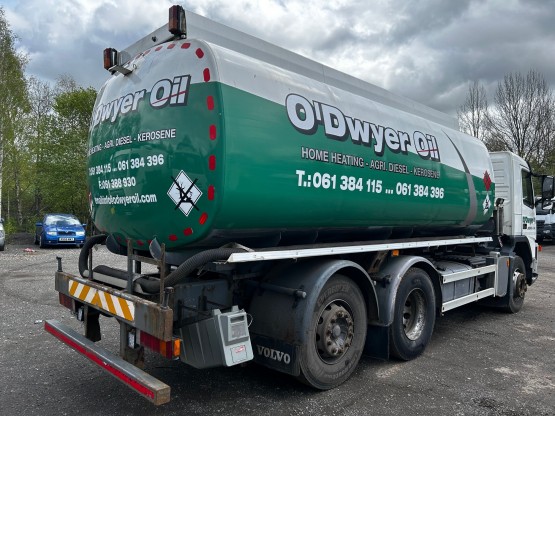 2006 VOLVO FM-300 in Tank Rigid Vehicles