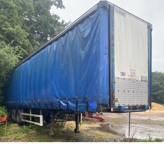 2004 Wheelbase 13.6 STRAIGHT in Curtain Siders Trailers