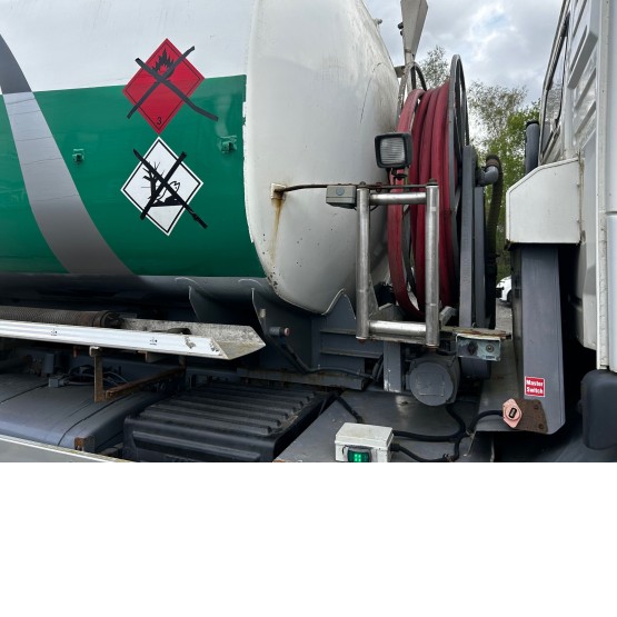 2006 VOLVO FM-300 in Tank Rigid Vehicles