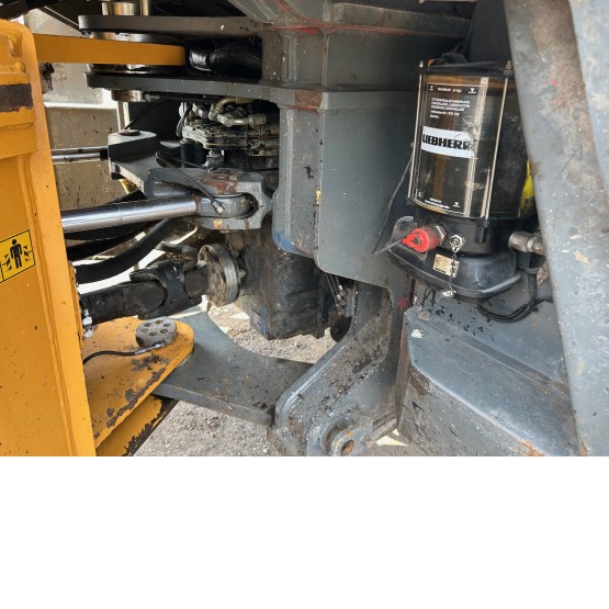 2015 LIEBHERR L550 in Loaders