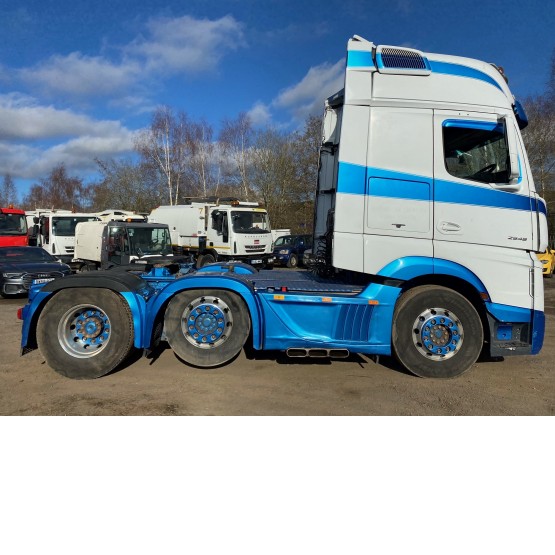 2015 MERCEDES ACTROS 2548 in 6x2 Tractor Units