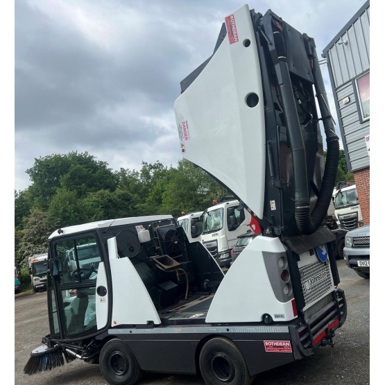 2019 JOHNSTON C202 ROAD SWEEPER in Compact Sweepers