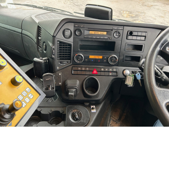 2017 Mercedes Arocs 1824 in Gritters