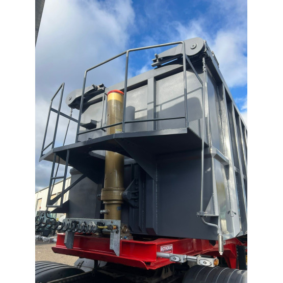 2226 Rothdean STEP FRAME in Tipper Trailers Trailers