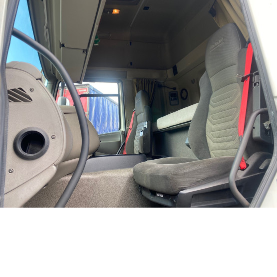 2012 DAF CF85-410 SKY CAB in 4x2 Tractor Units