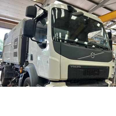 2017 VOLVO FL250 ROAD SWEEPER