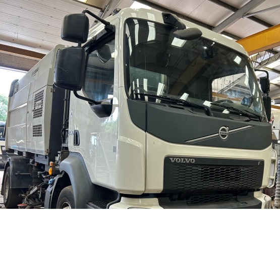2017 VOLVO FL250 ROAD SWEEPER in Truck Mounted Sweepers