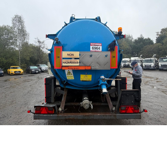 2009 WHALE VACUUM TANKER in Vacuum Tankers Trailers