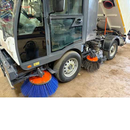 2020 SCARAB M25H in Compact Sweepers