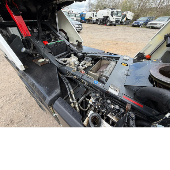 2017 JOHNSTON C101 ROAD SWEEPER in Compact Sweepers