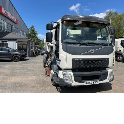2017 VOLVO FL250 ROAD SWEEPER