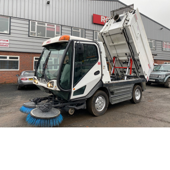 2013 JOHNSTON CX400 ROAD SWEEPER in Compact Sweepers