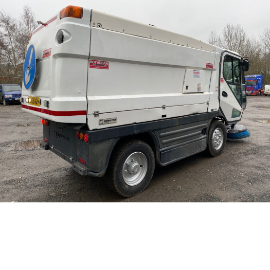 2013 JOHNSTON CX400 ROAD SWEEPER in Compact Sweepers