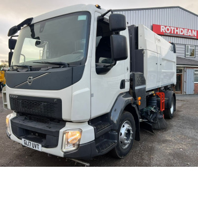 2017 VOLVO FL250 ROAD SWEEPER