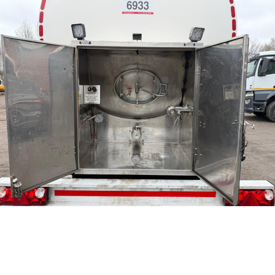 2009 CLAYTON Stainless Steel Milk Tanker in Food & Chemical Tankers Trailers