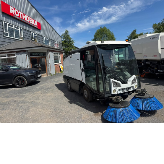 2018 JOHNSTON CX201 in Compact Sweepers