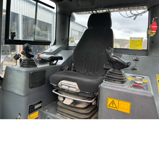 2016 LIEBHERR PR726LGP in Bull Dozers