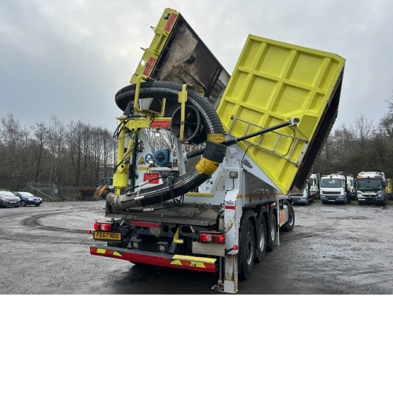 2017 MERCEDES RSP VACUUM EXCAVATOR ESE 6RD 8000L in Gulley Suckers and Jetters