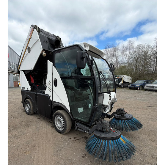 2017 JOHNSTON C101 ROAD SWEEPER in Compact Sweepers