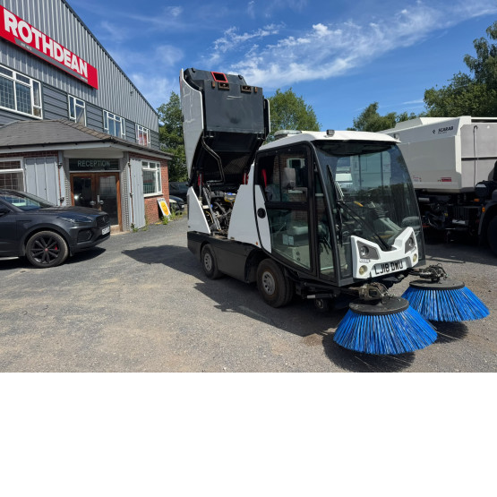 2018 JOHNSTON CX201 in Compact Sweepers