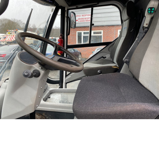 2013 JOHNSTON CX400 ROAD SWEEPER in Compact Sweepers