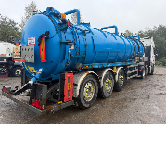 2009 WHALE VACUUM TANKER in Vacuum Tankers Trailers