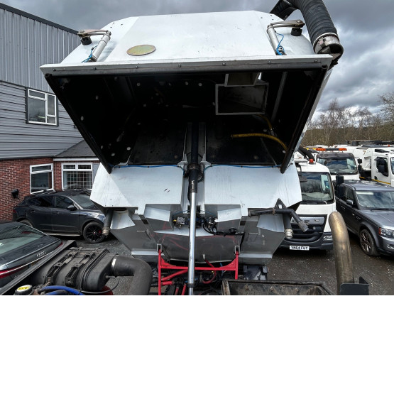 2013 IVECO 150E22 EEV ROAD SWEEPER in Truck Mounted Sweepers