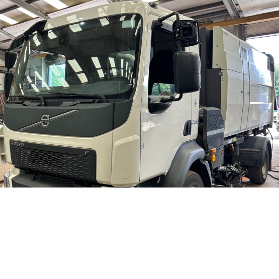 2017 VOLVO FL250 ROAD SWEEPER in Truck Mounted Sweepers