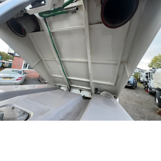 2017 VOLVO FL250 ROAD SWEEPER in Truck Mounted Sweepers