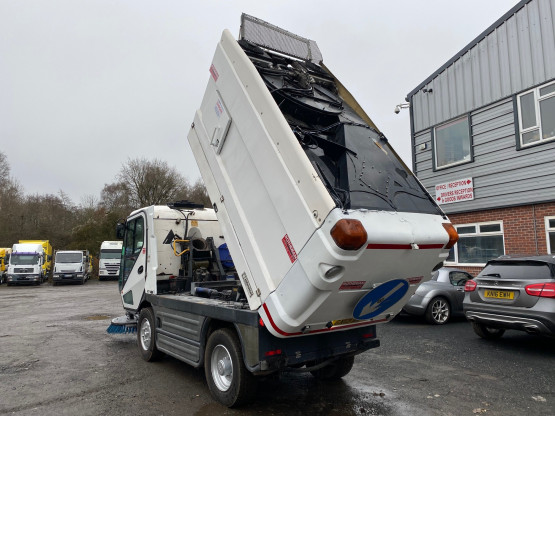 2013 JOHNSTON CX400 ROAD SWEEPER in Compact Sweepers
