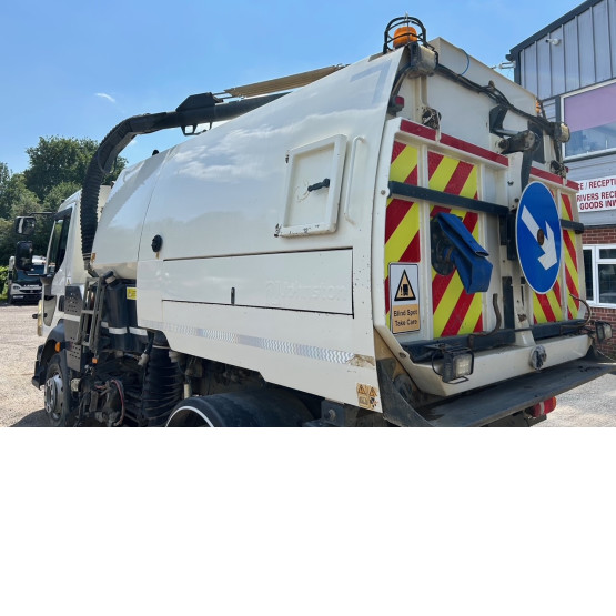 2017 VOLVO FL250 ROAD SWEEPER in Truck Mounted Sweepers