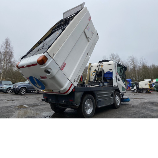 2013 JOHNSTON CX400 ROAD SWEEPER in Compact Sweepers