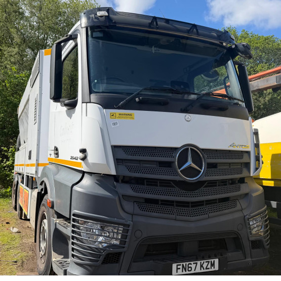 2017 MERCEDES Antos 2542 in Gulley Suckers and Jetters