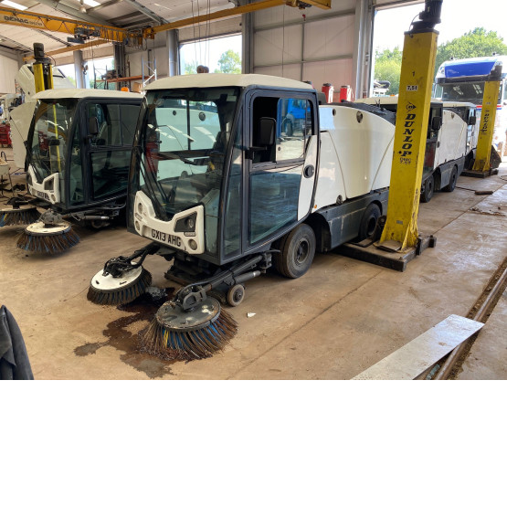 2013 JOHNSTON CX201 ROAD SWEEPER in Compact Sweepers