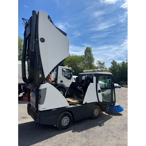 2018 JOHNSTON CX201 in Compact Sweepers