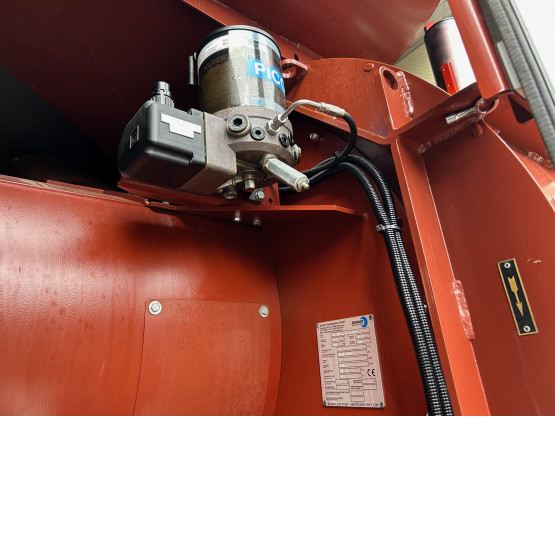 2017 MERCEDES RSP VACUUM EXCAVATOR ESE 6RD 8000L in Gulley Suckers and Jetters